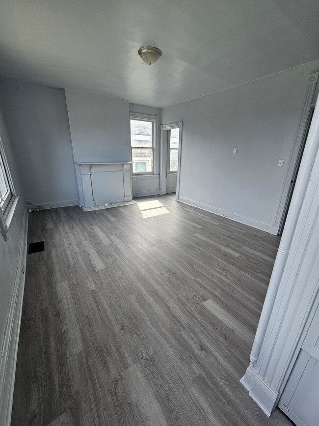 Photo - 633 Hawthore Ave