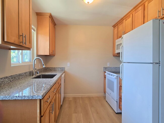 Photo - 860 Calhoun St Unit 6