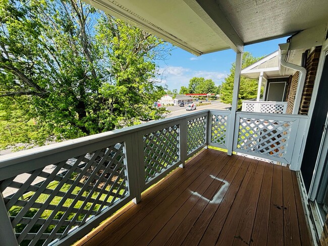 Photo - 824 Cascade Ct