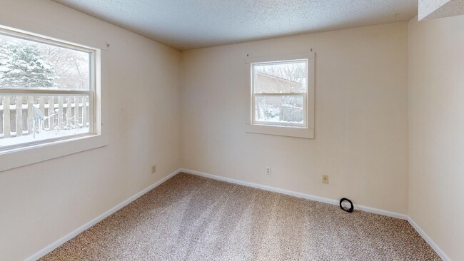 Photo - 3 Bedroom Duplex w/Garage & In Unit Laundry