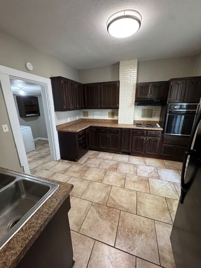 Photo - 826 Lake Ave