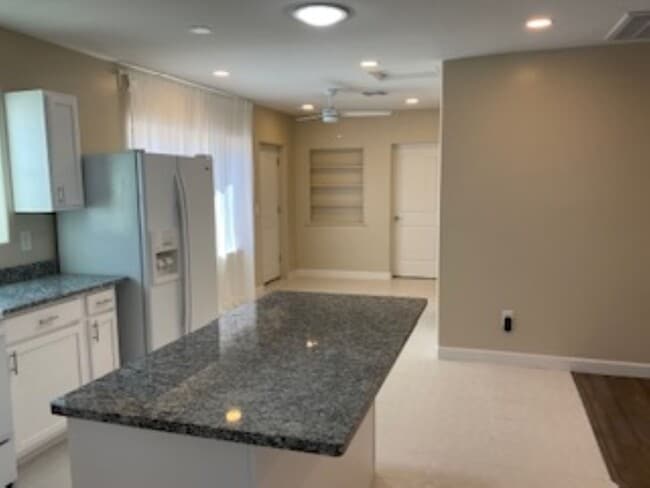 Kitchen - 1214 E Elm St