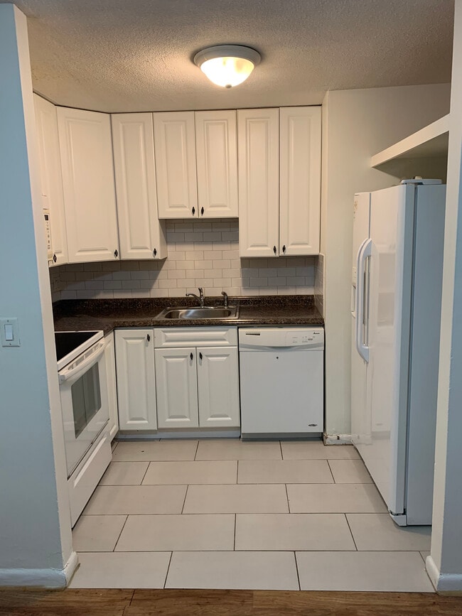 Building Photo - 10 Scottfield Rd Unit U3