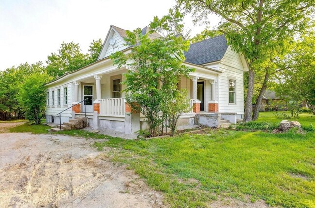 Photo - 715 SW 10th St