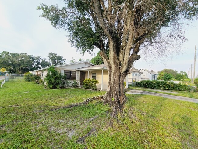 Photo - 4747 15th Ave S