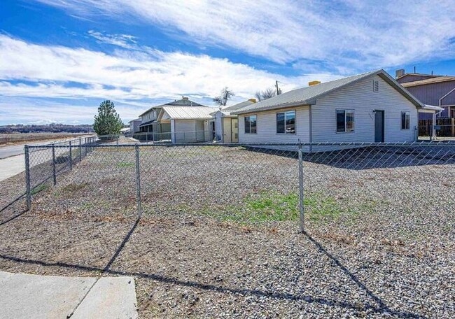 Photo - For Rent – Spacious 3 Bed / 2 Bath Duplex