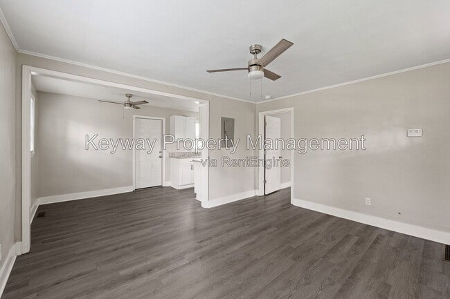 Photo - 304 Crystal Lake Dr
