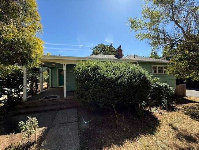 Building Photo - 3490 Neef Ave SE Rental
