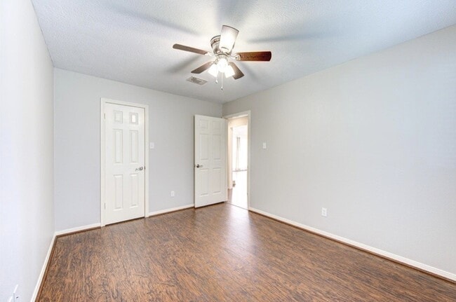 Building Photo - 3838 Fawn Creek Dr