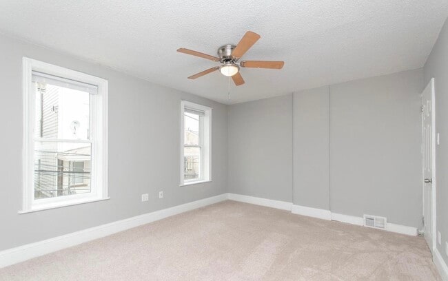 Photo - 4710 Fowler St