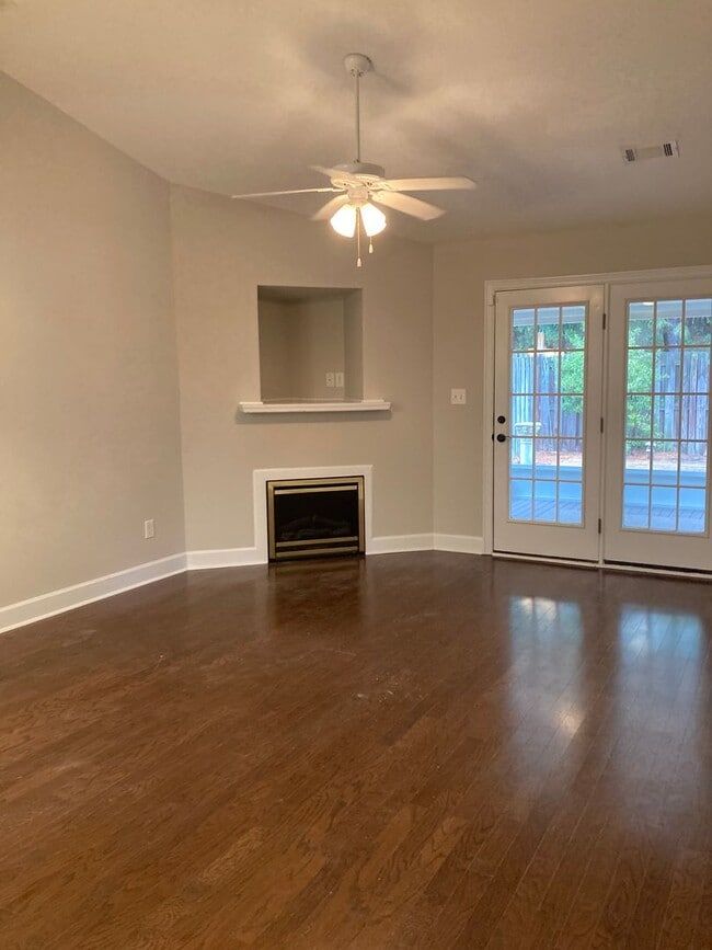Photo - 3 Bed/3 Bath Townhome with Screened in Por...