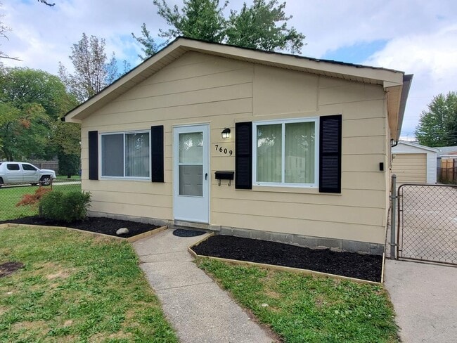Building Photo - Updated 3 Bedroom Ranch w/ Tiled Flooring ...