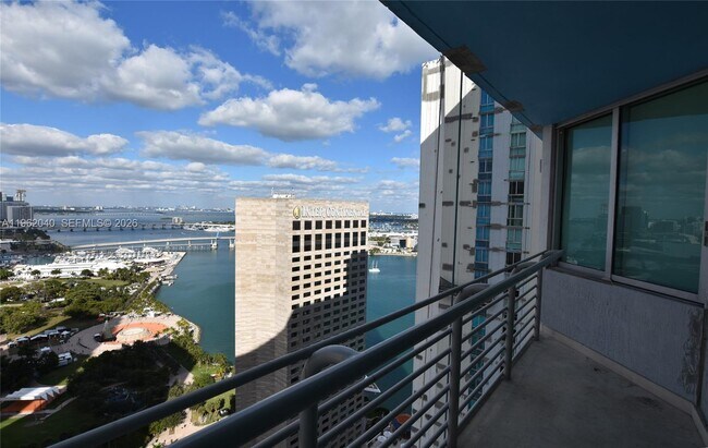 Building Photo - 325 S Biscayne Blvd Unit 3822