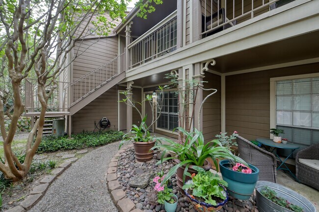 Photo - 1860 White Oak Dr Unidad 207