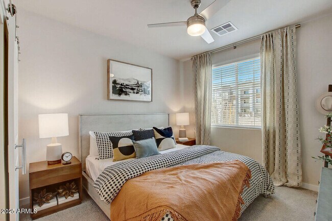 Photo - 28201 N Black Cyn Hwy Unidad 1L