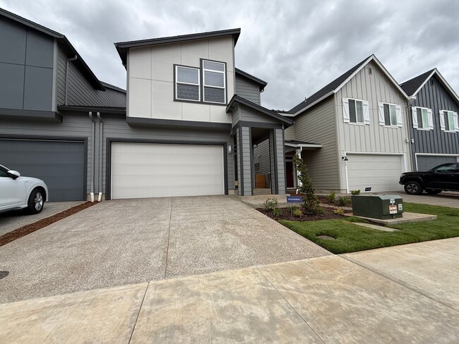 Building Photo - Charming 3 Bed 2.5 Bath Tualatin Home with Fenced Yard & 2-Car Garage!