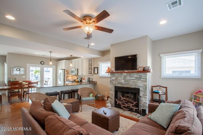 Photo - 556 Pike Ave