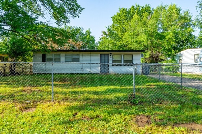 Photo - 3 Bed 1 Bath in Tulsa!