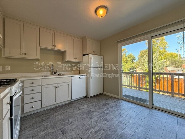 Building Photo - 2895 Capitola Rd Unit 15 Rental