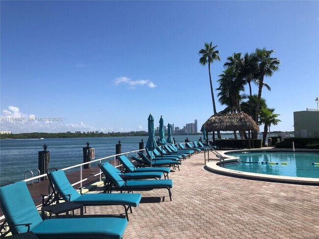 Building Photo - 10350 W Bay Harbor Dr Unit 3B