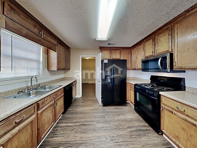 Photo - 5009 Yankee Doodle Dr