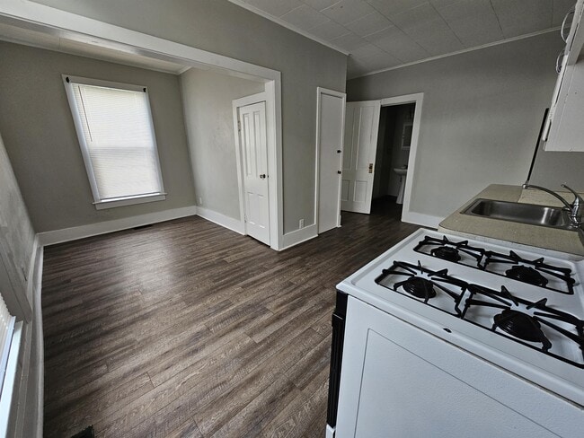 Photo - 434 W Lawrence St