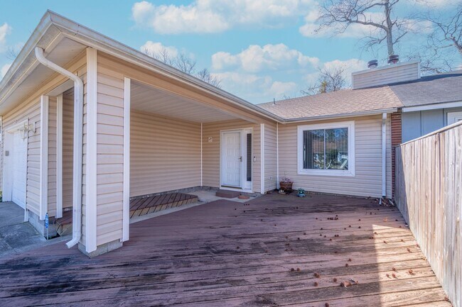 4421 Smokey Lake Dr