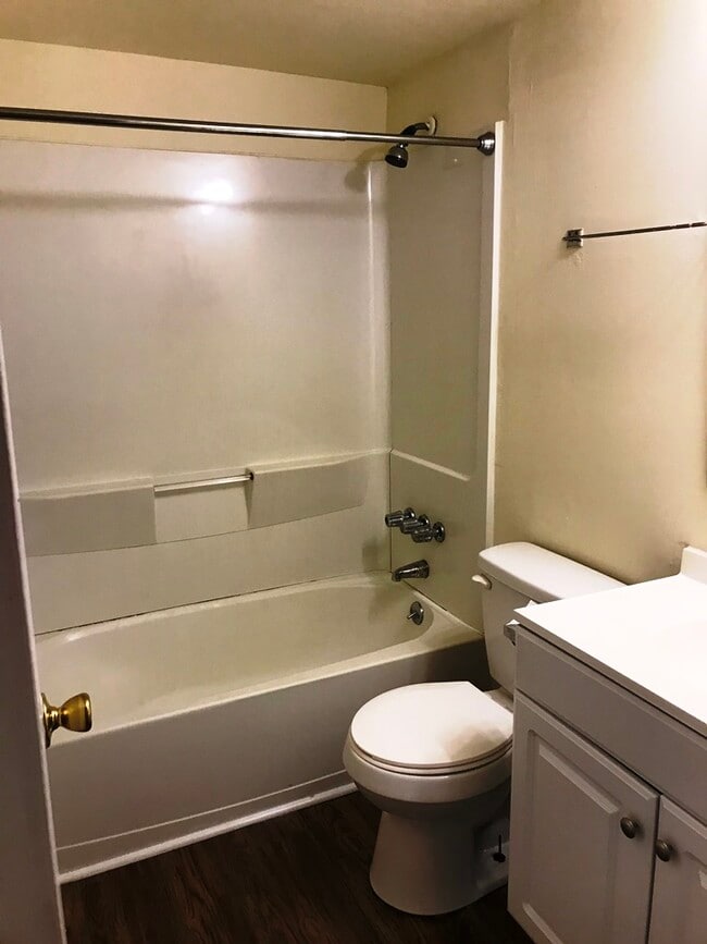 Photo - 406 Old Central Rd