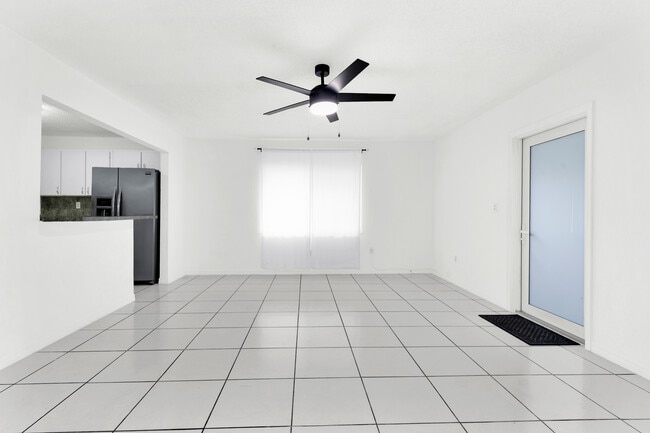 Photo - 630 SW 62nd Ave Unit 2