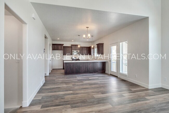 Photo - 1692 Aspen Loop