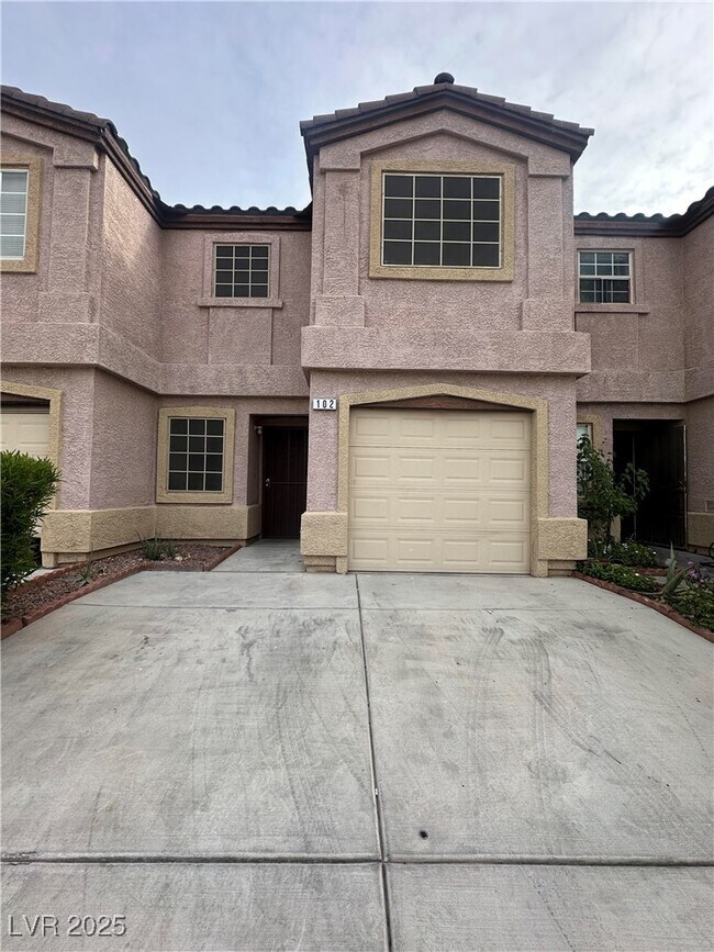 Building Photo - 1956 Vista Malaga St Unit 102