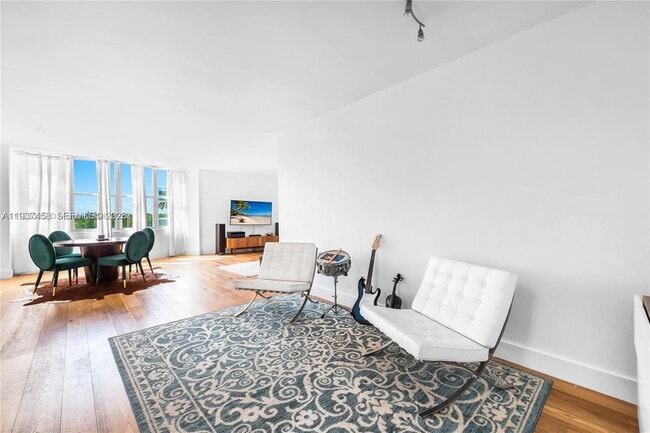 Building Photo - 7441 Wayne Ave Unit 3C