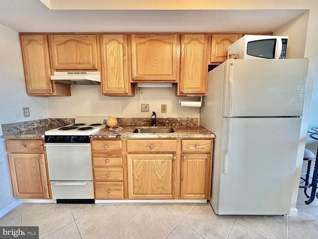 Building Photo - 330 42nd St S