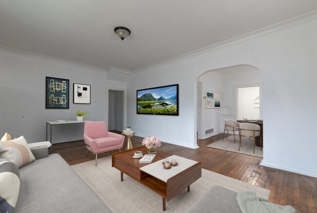 Photo - 706 W Saginaw St