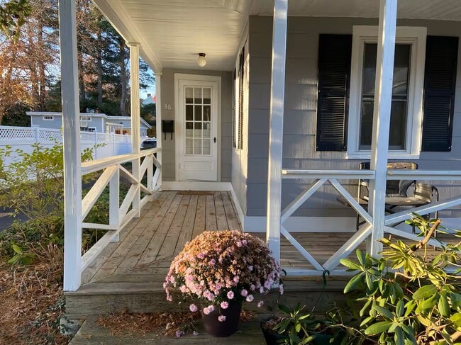 Building Photo - 36 Walnut St Unit Furnished 1 Bedroom