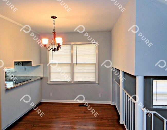 Photo - 1003 Heard Ct SE