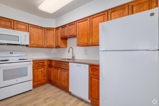 1BR, 1BA - 723SF - Kitchen