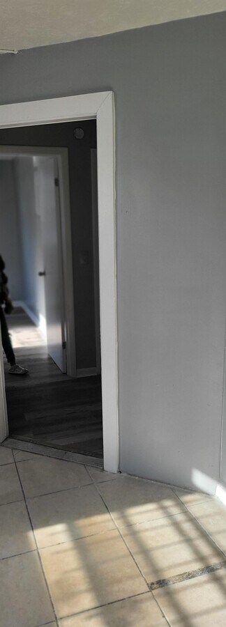 Photo - 1707 Logan St W