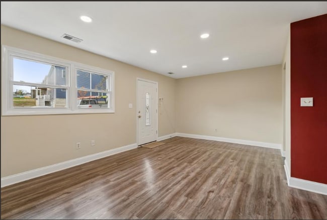 Photo - 422 Heckle St