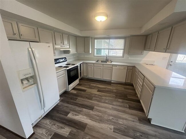 Photo - 209 E 3rd St Unidad 405 Shuksan Way