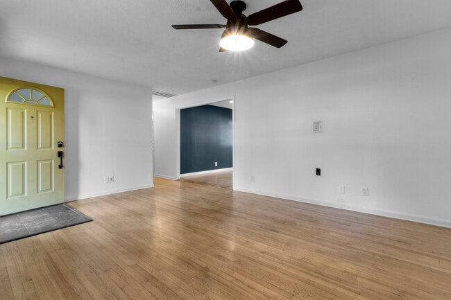 Photo - 820 Eaglewood Dr