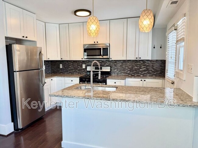 Photo - 2026 Savannah Pl SE