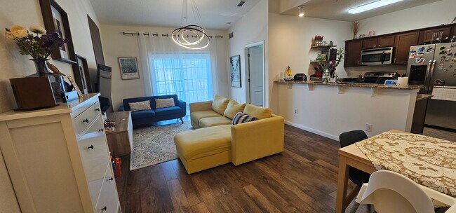 Building Photo - 4911 Key Lime Dr Unit 305