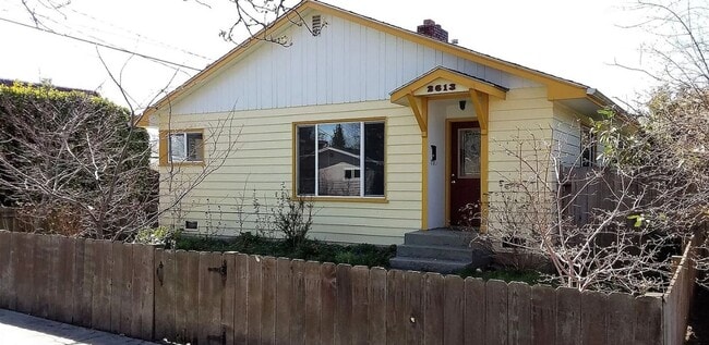 Building Photo - Charming 2 bedroom/1 bath Walking distance... Rental