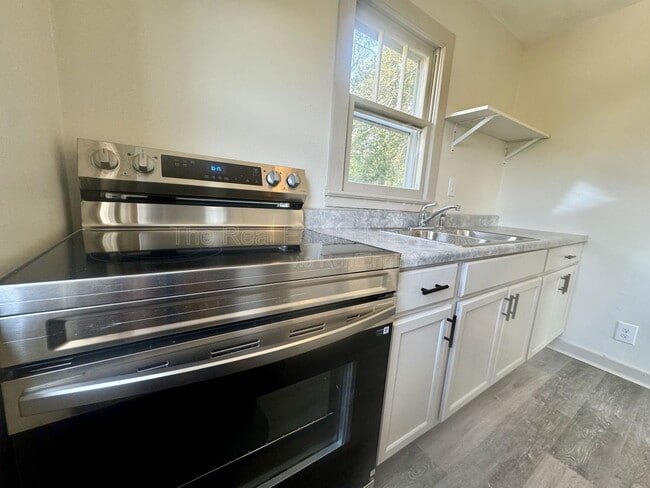 Photo - 1820 Tunnel Blvd