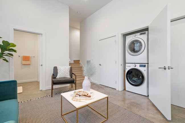 Photo - 867 W Grand Ave