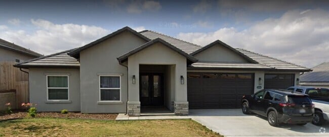 Building Photo - East Bakersfield Custom Home for Rent!