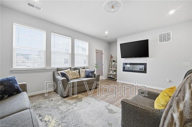 Photo - 405 Asuza St