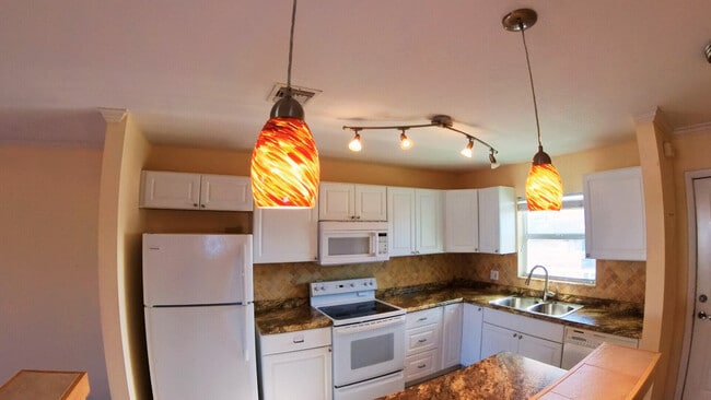 236 Castlewood Dr Unit 202