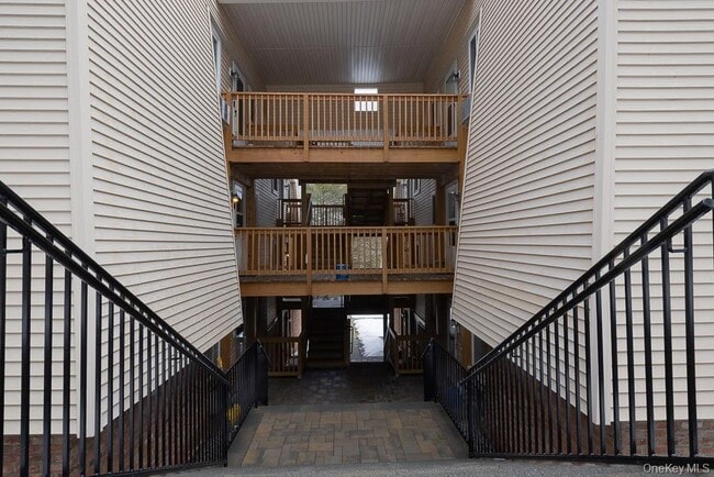 Photo - 219 Fox Run Ln